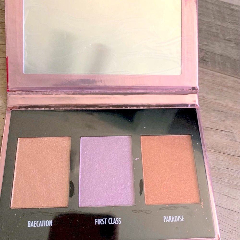 True Complexion - 3D Highlighter Palette 🌈💖